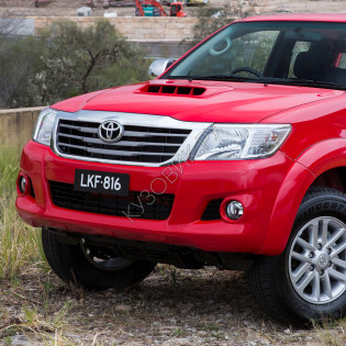 Бампер передний в цвет кузова Toyota Hilux (2011-2015)